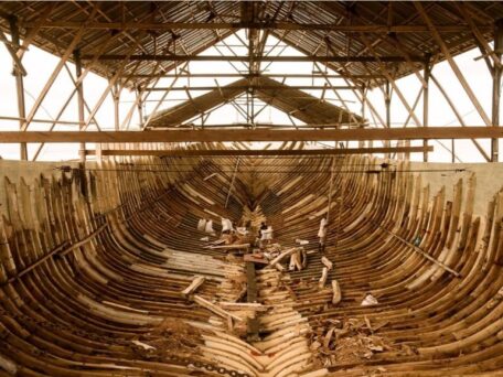 Traditional Phinisi style boat building techniques