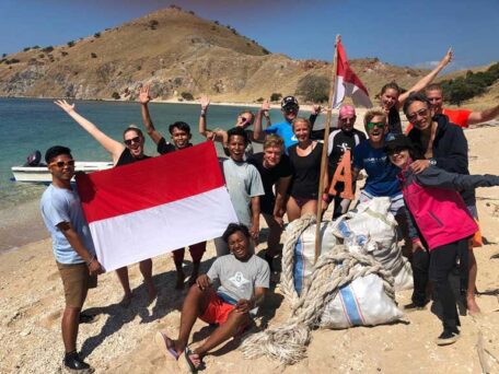 Komodo Beach Cleans
