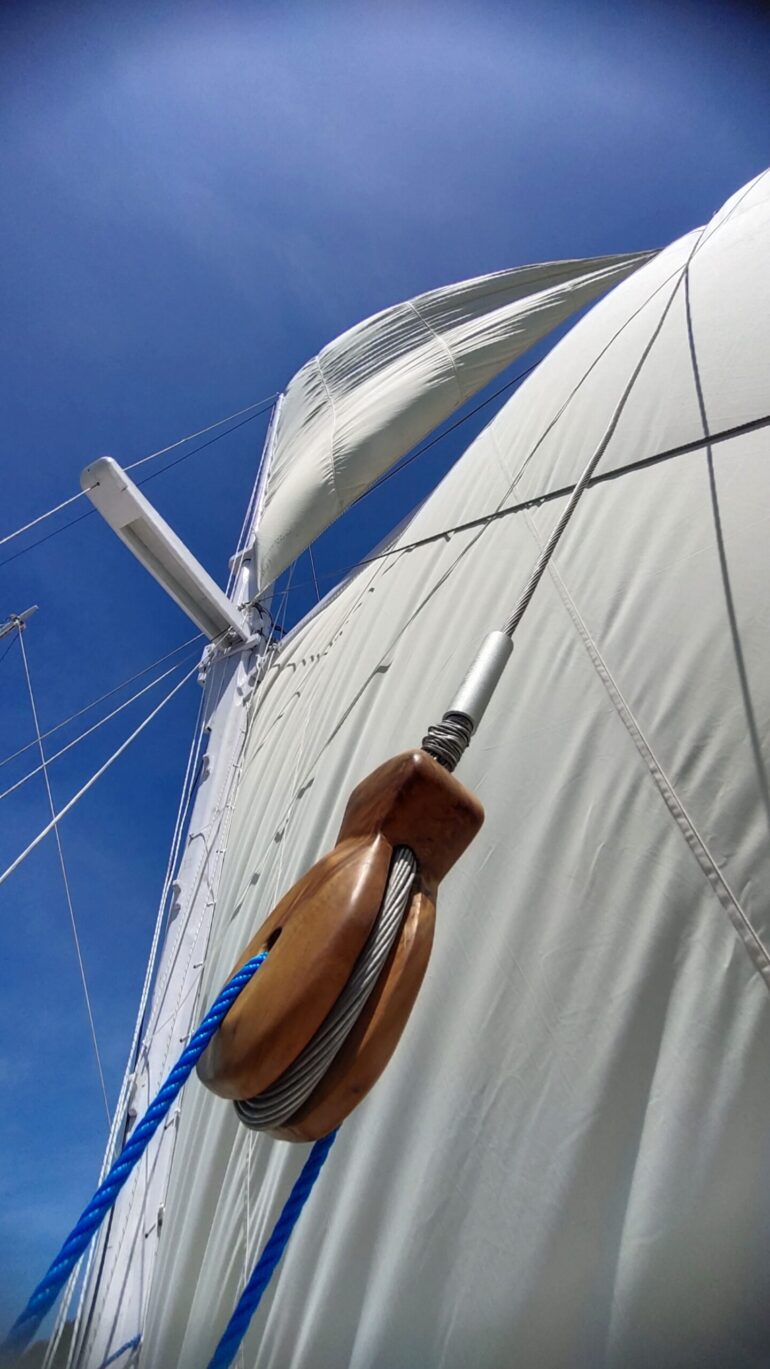 KLM Eliya sails